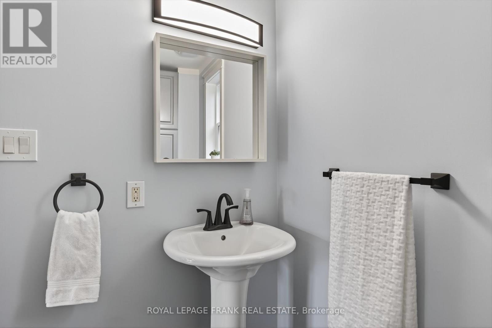 












36 GEORGE STREET E

,
Kawartha Lakes (Lindsay),




Ontario
K9V1W5

