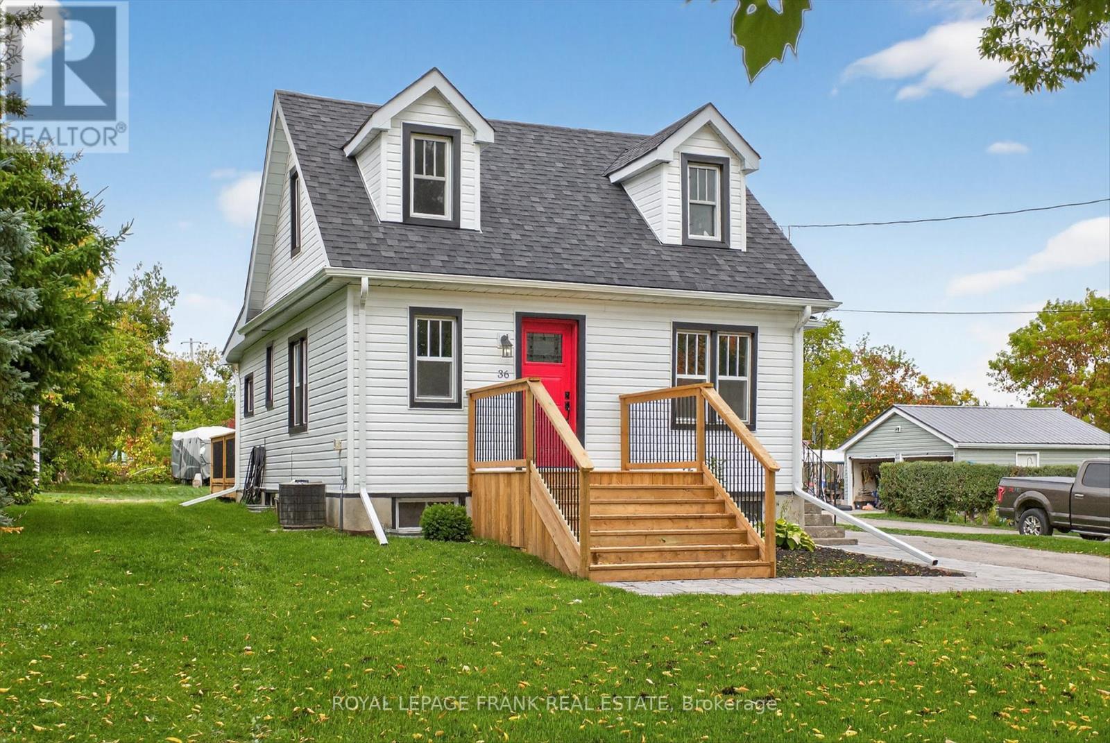 












36 GEORGE STREET E

,
Kawartha Lakes (Lindsay),




Ontario
K9V1W5

