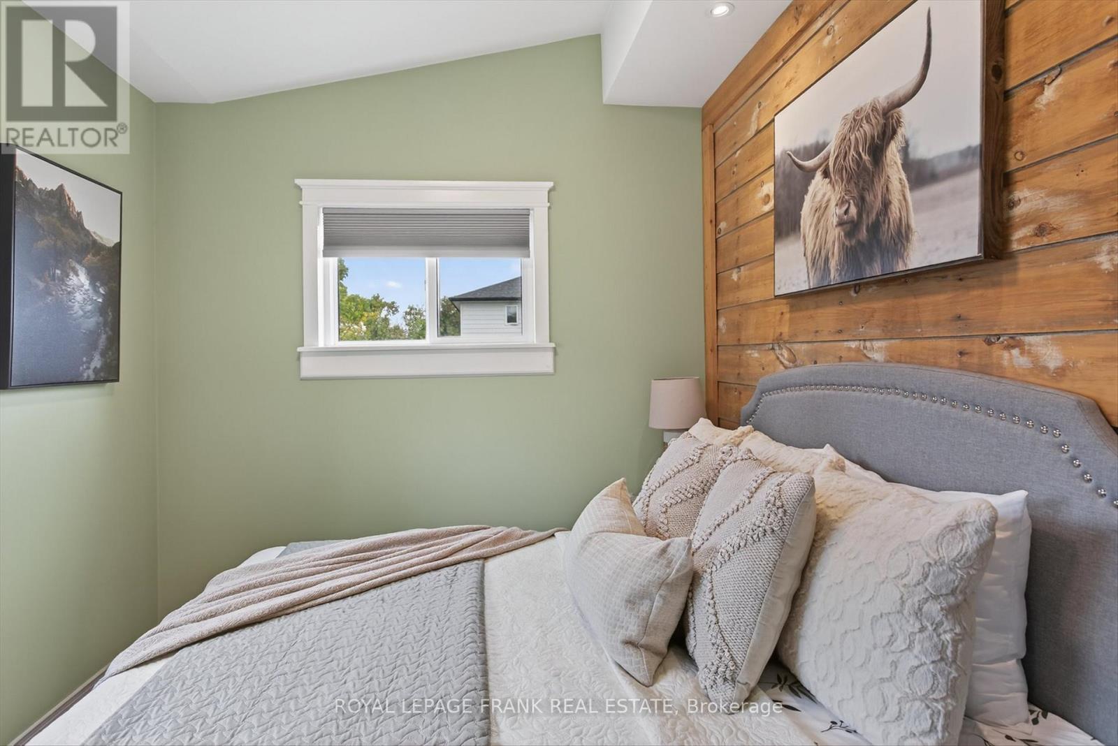 












36 GEORGE STREET E

,
Kawartha Lakes (Lindsay),




Ontario
K9V1W5

