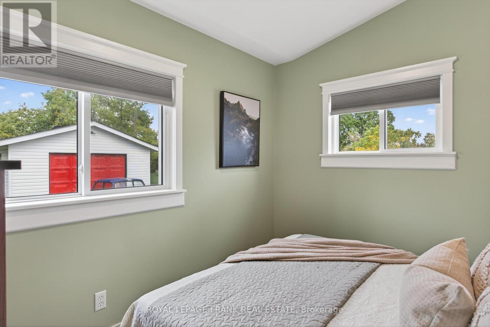 












36 GEORGE STREET E

,
Kawartha Lakes (Lindsay),




Ontario
K9V1W5

