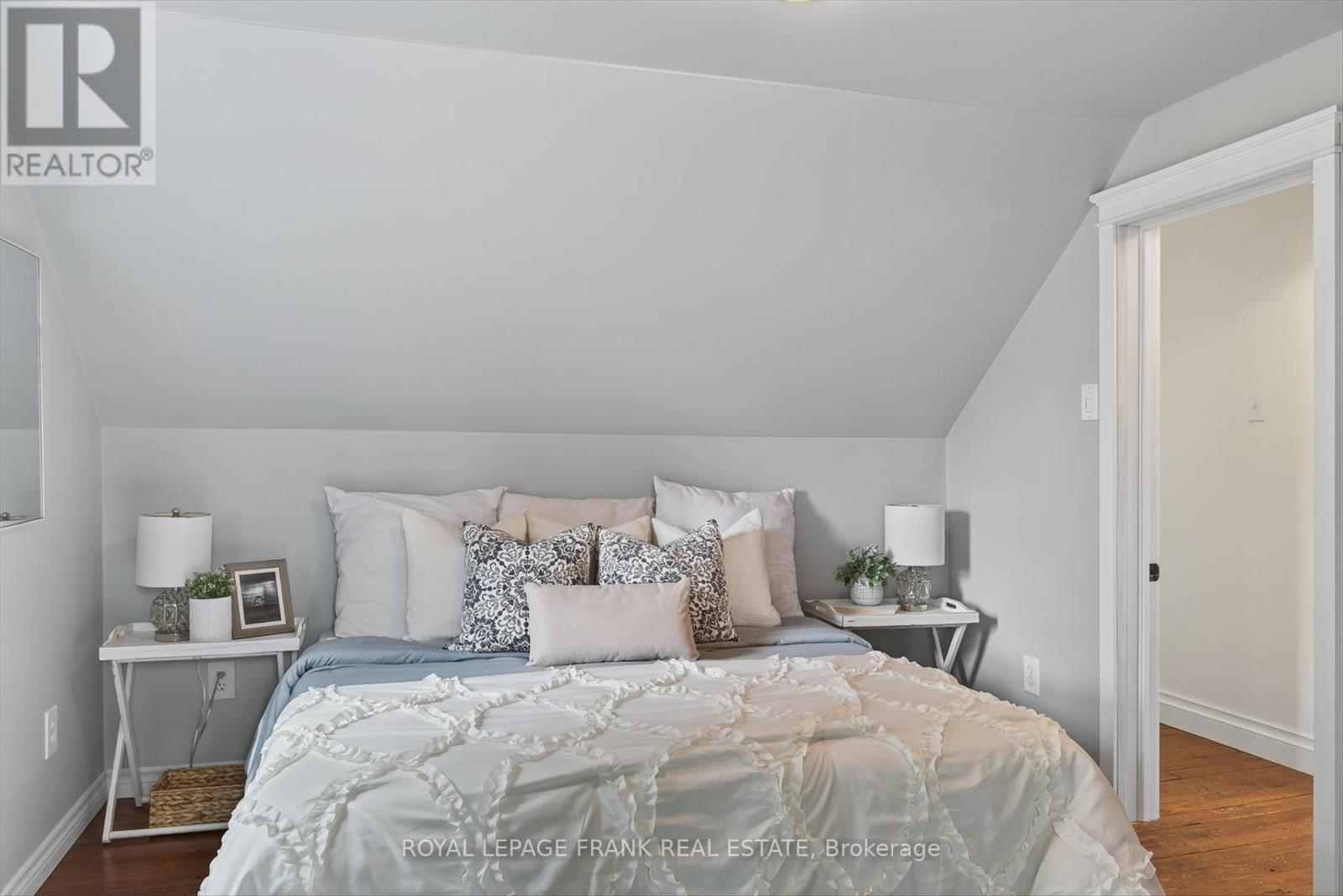 












36 GEORGE STREET E

,
Kawartha Lakes (Lindsay),




Ontario
K9V1W5

