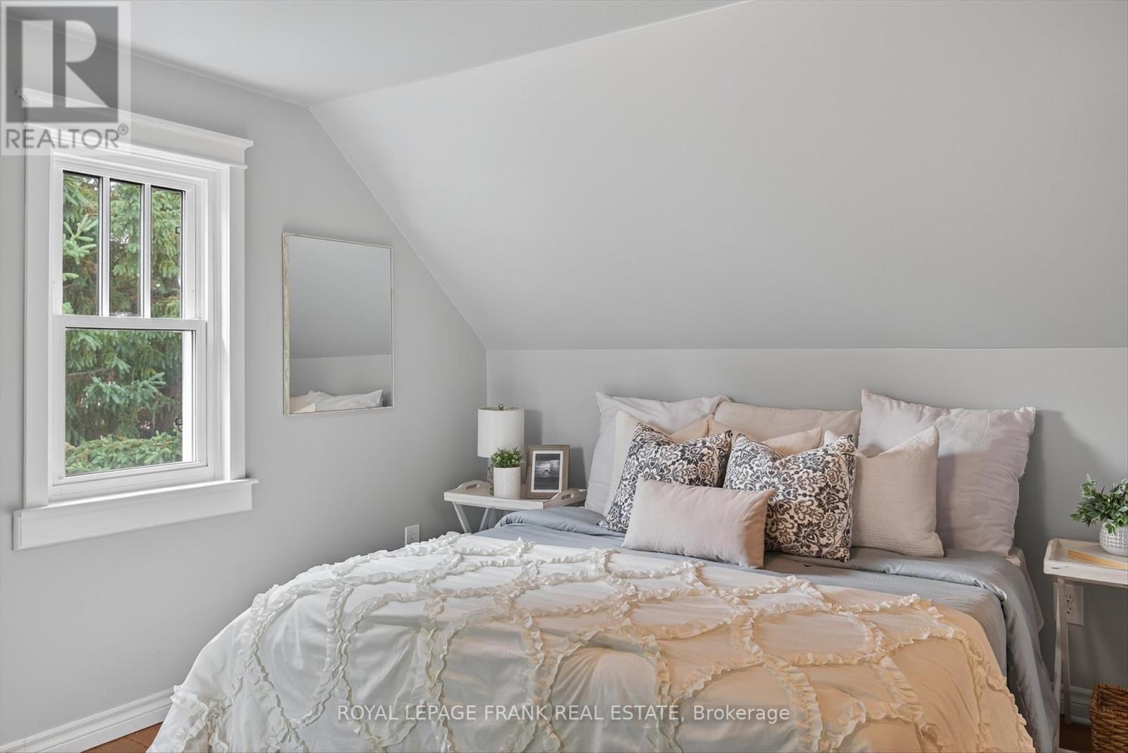 












36 GEORGE STREET E

,
Kawartha Lakes (Lindsay),




Ontario
K9V1W5

