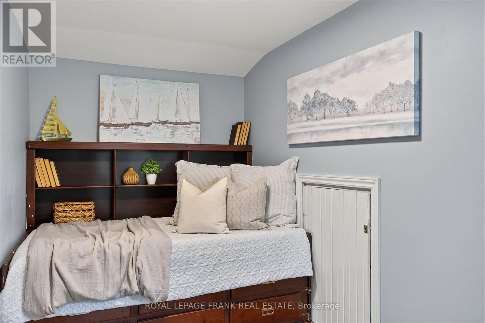 












36 GEORGE STREET E

,
Kawartha Lakes (Lindsay),




Ontario
K9V1W5

