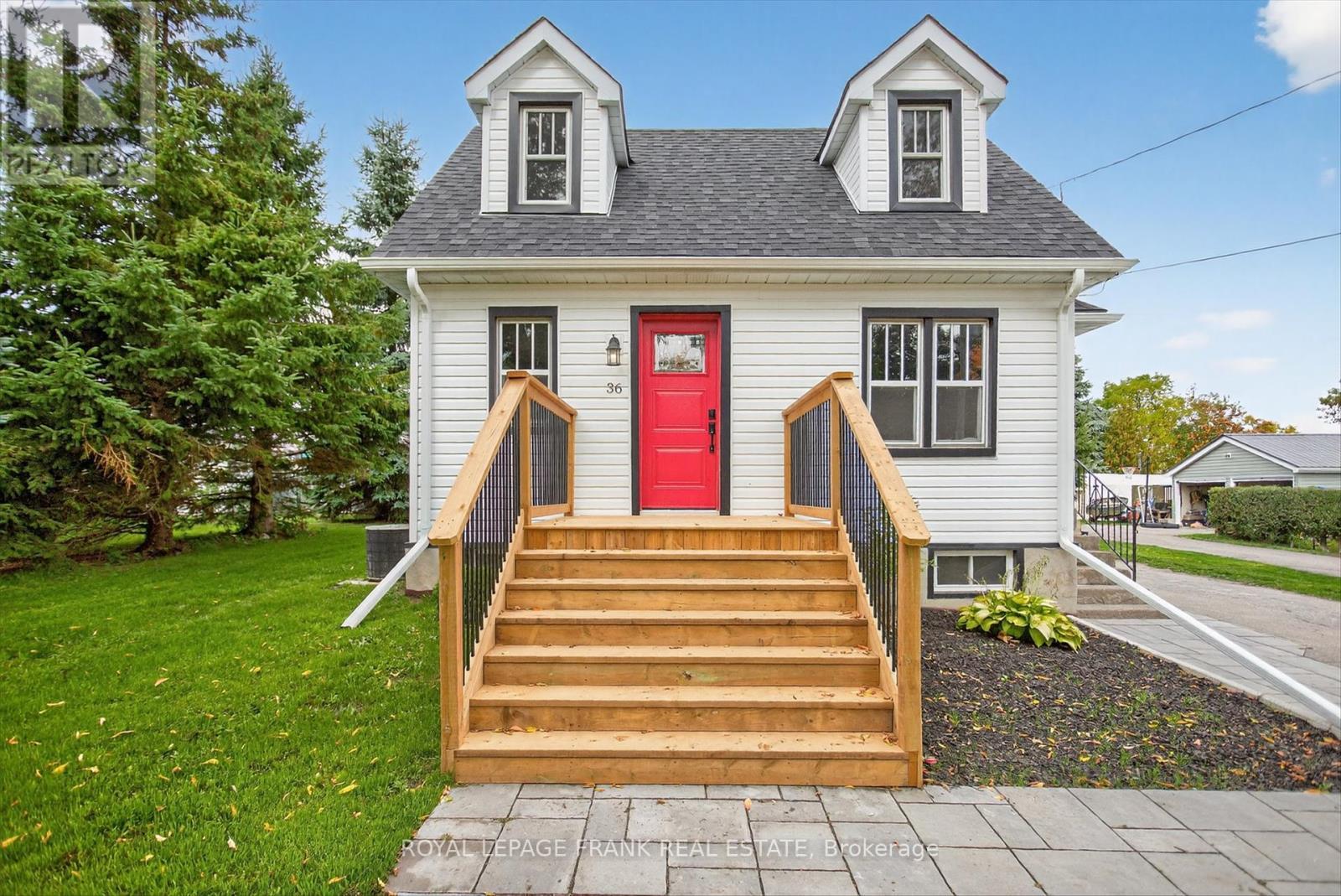 












36 GEORGE STREET E

,
Kawartha Lakes (Lindsay),




Ontario
K9V1W5

