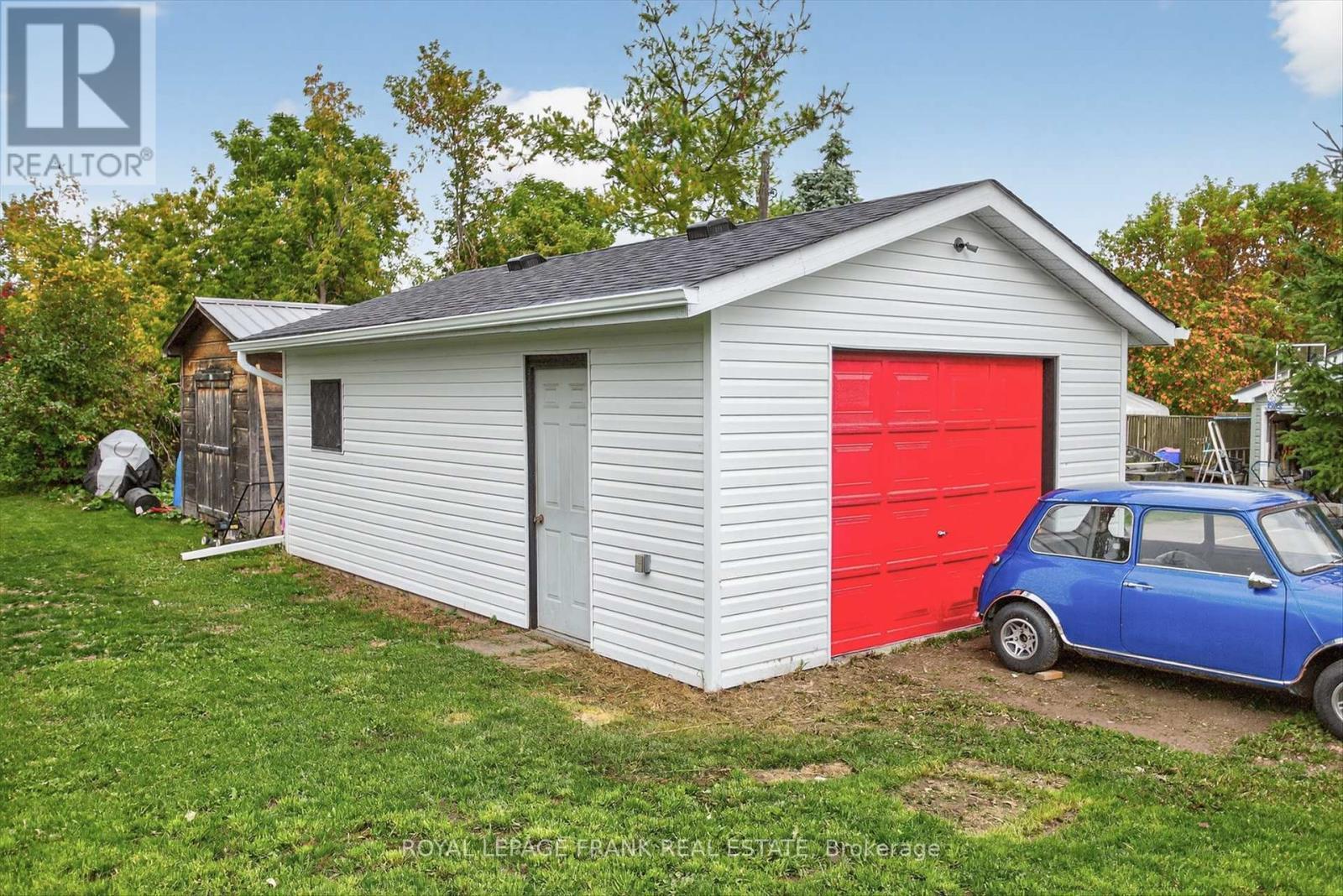 












36 GEORGE STREET E

,
Kawartha Lakes (Lindsay),




Ontario
K9V1W5

