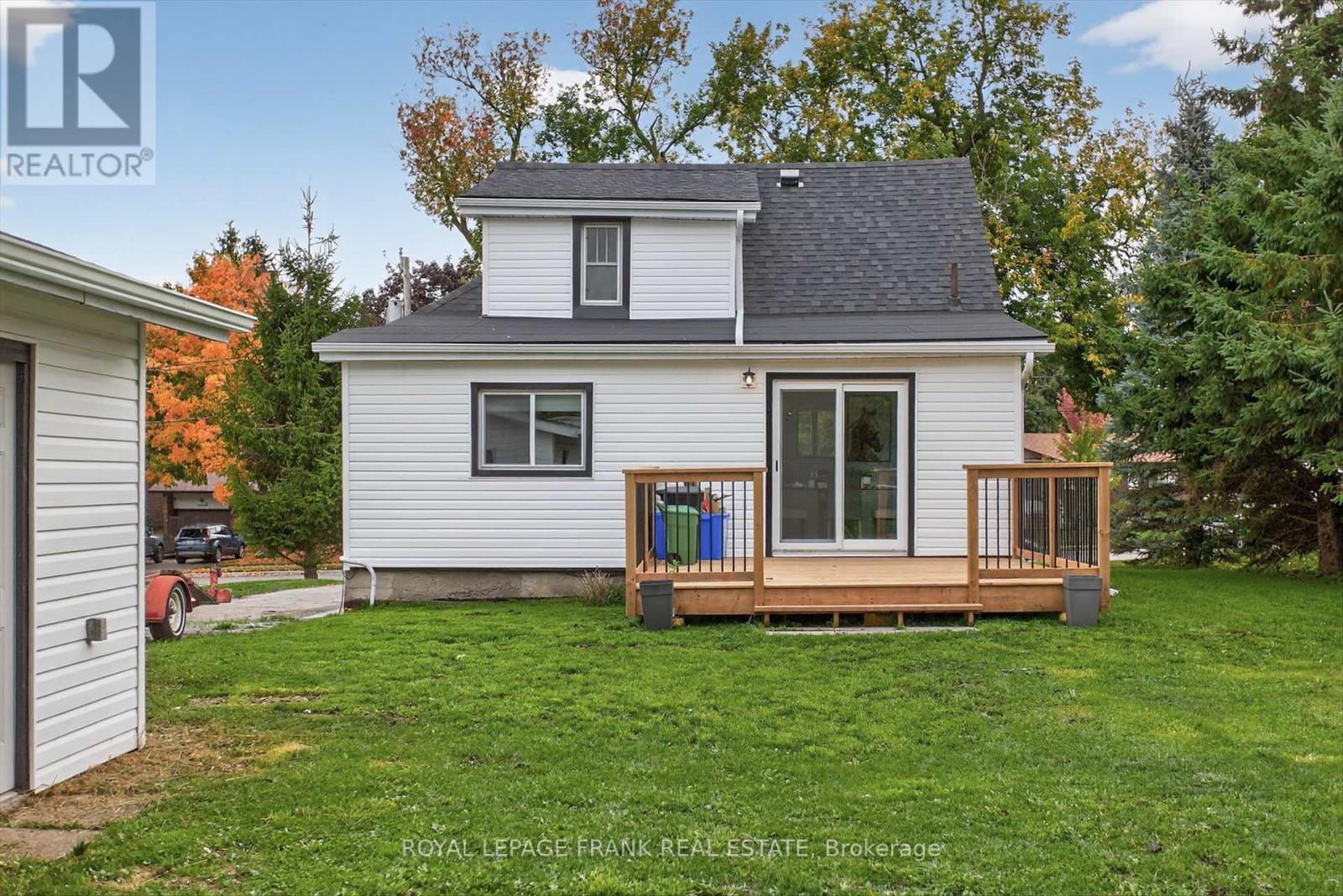 












36 GEORGE STREET E

,
Kawartha Lakes (Lindsay),




Ontario
K9V1W5

