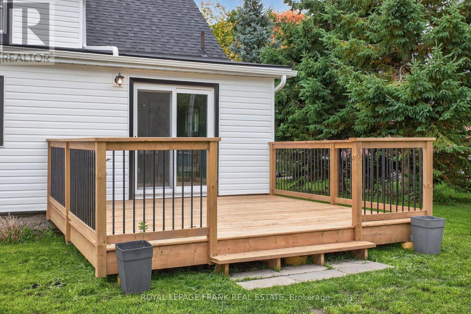 












36 GEORGE STREET E

,
Kawartha Lakes (Lindsay),




Ontario
K9V1W5

