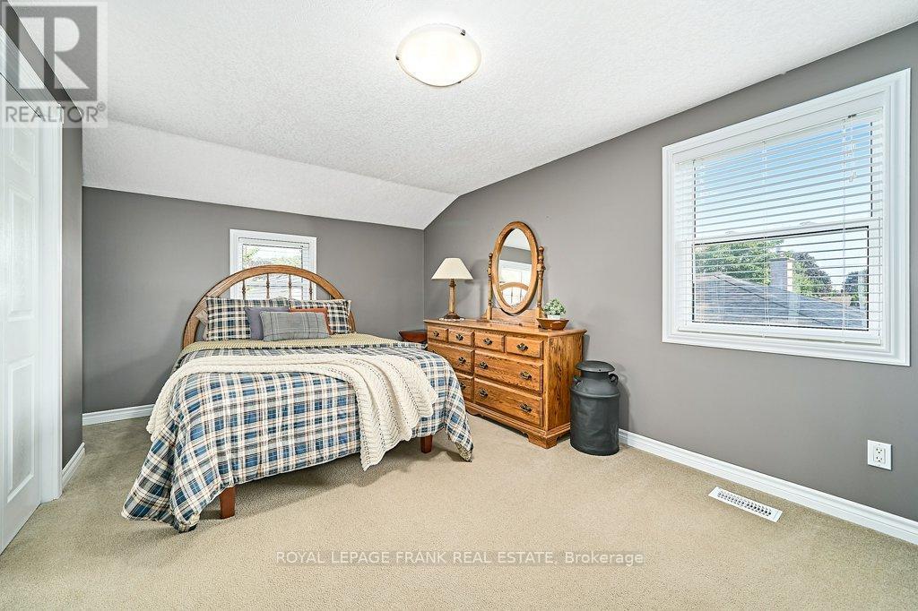 












483 NIPIGON STREET

,
Oshawa (McLaughlin),




Ontario
L1J4P6

