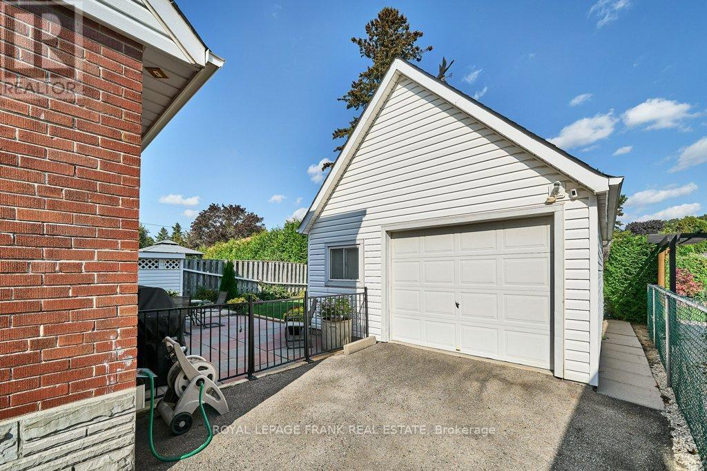 












483 NIPIGON STREET

,
Oshawa (McLaughlin),




Ontario
L1J4P6

