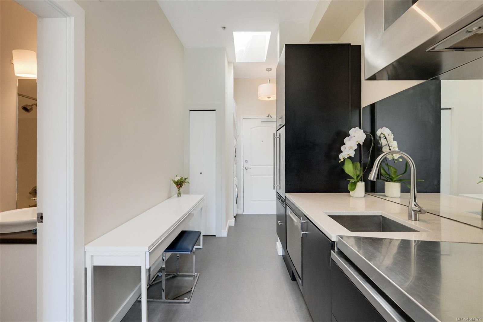 









1007


Johnson

St, 404,
Victoria,




BC
V8V 3N6

