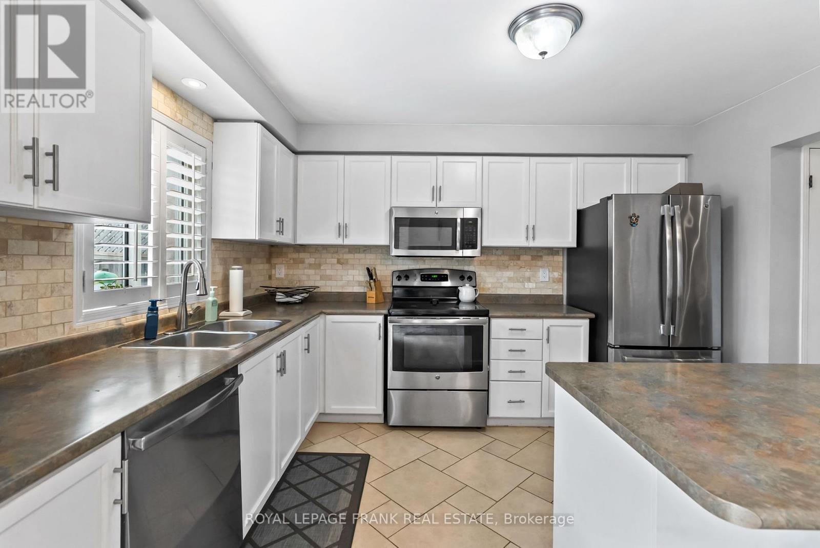 












24 INGOLD LANE

,
Ajax (Central),




Ontario
L1Z1K3

