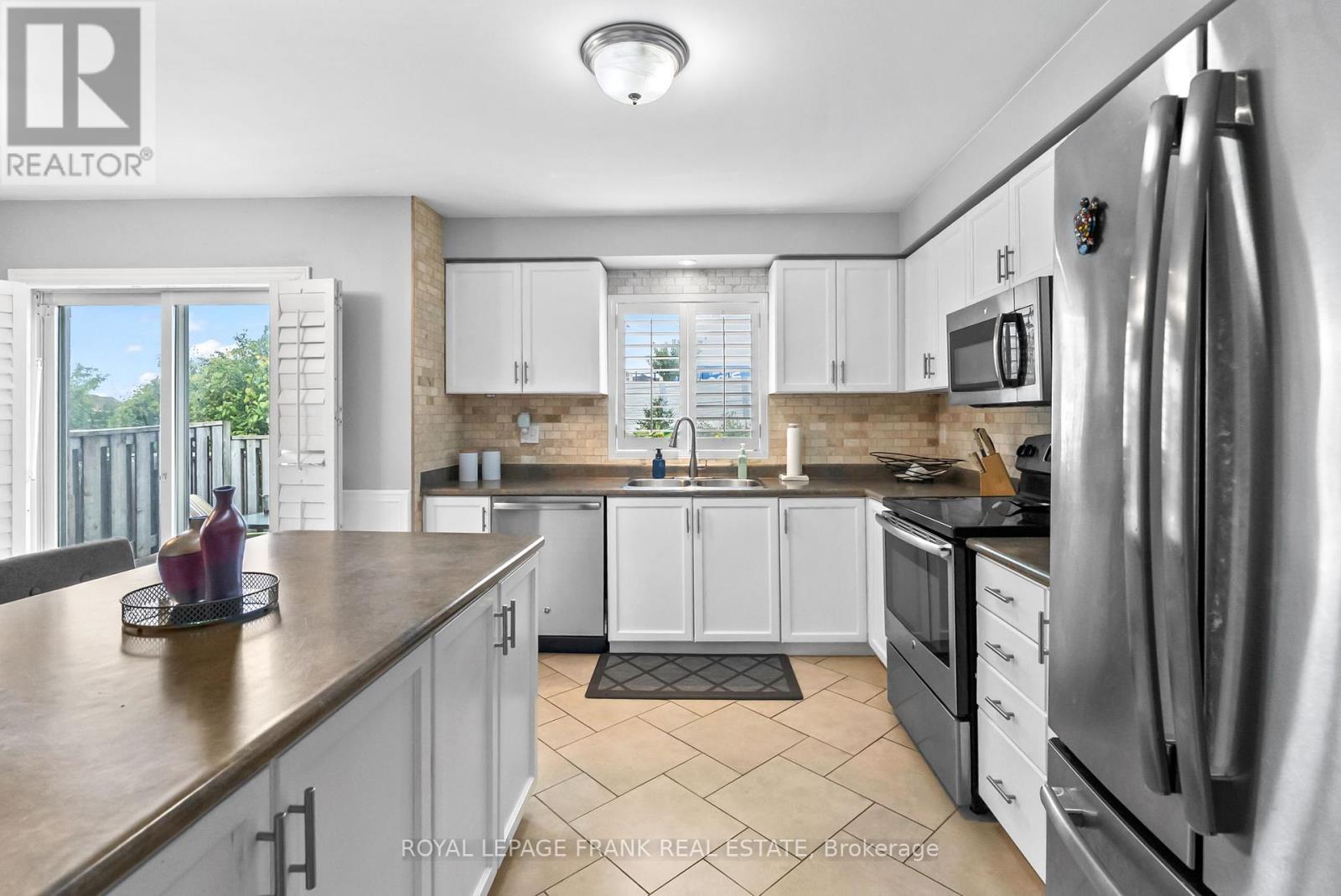 












24 INGOLD LANE

,
Ajax (Central),




Ontario
L1Z1K3

