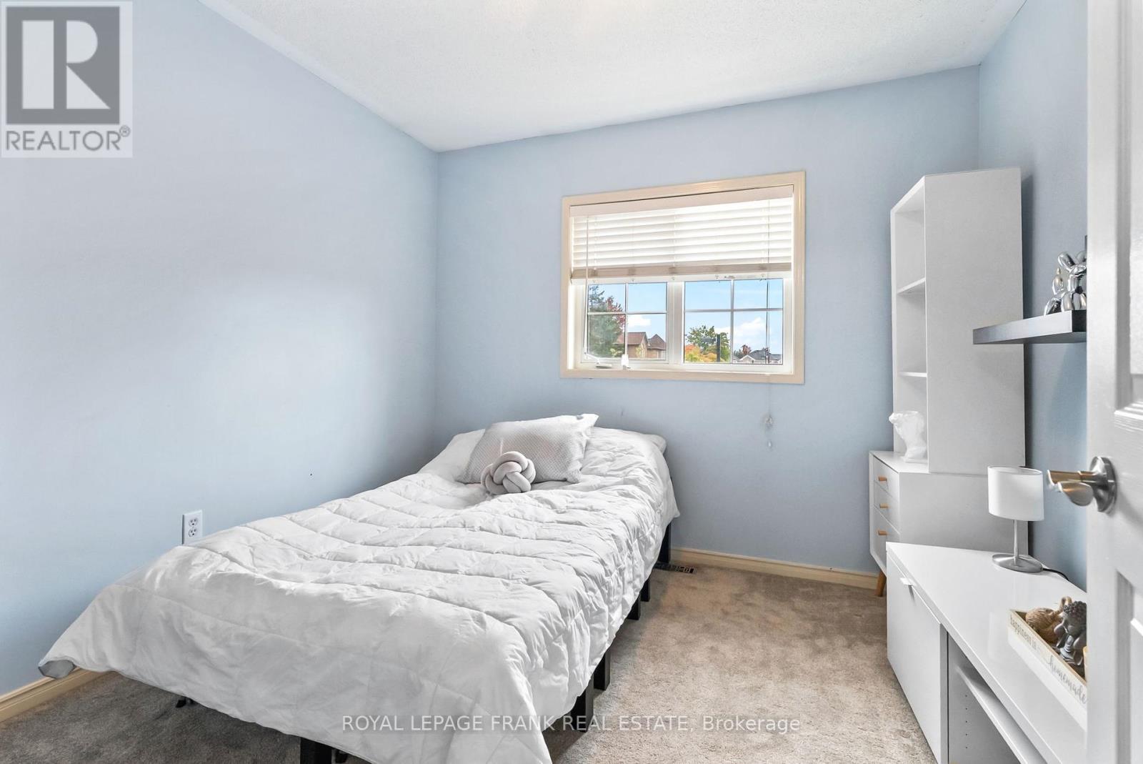 












24 INGOLD LANE

,
Ajax (Central),




Ontario
L1Z1K3

