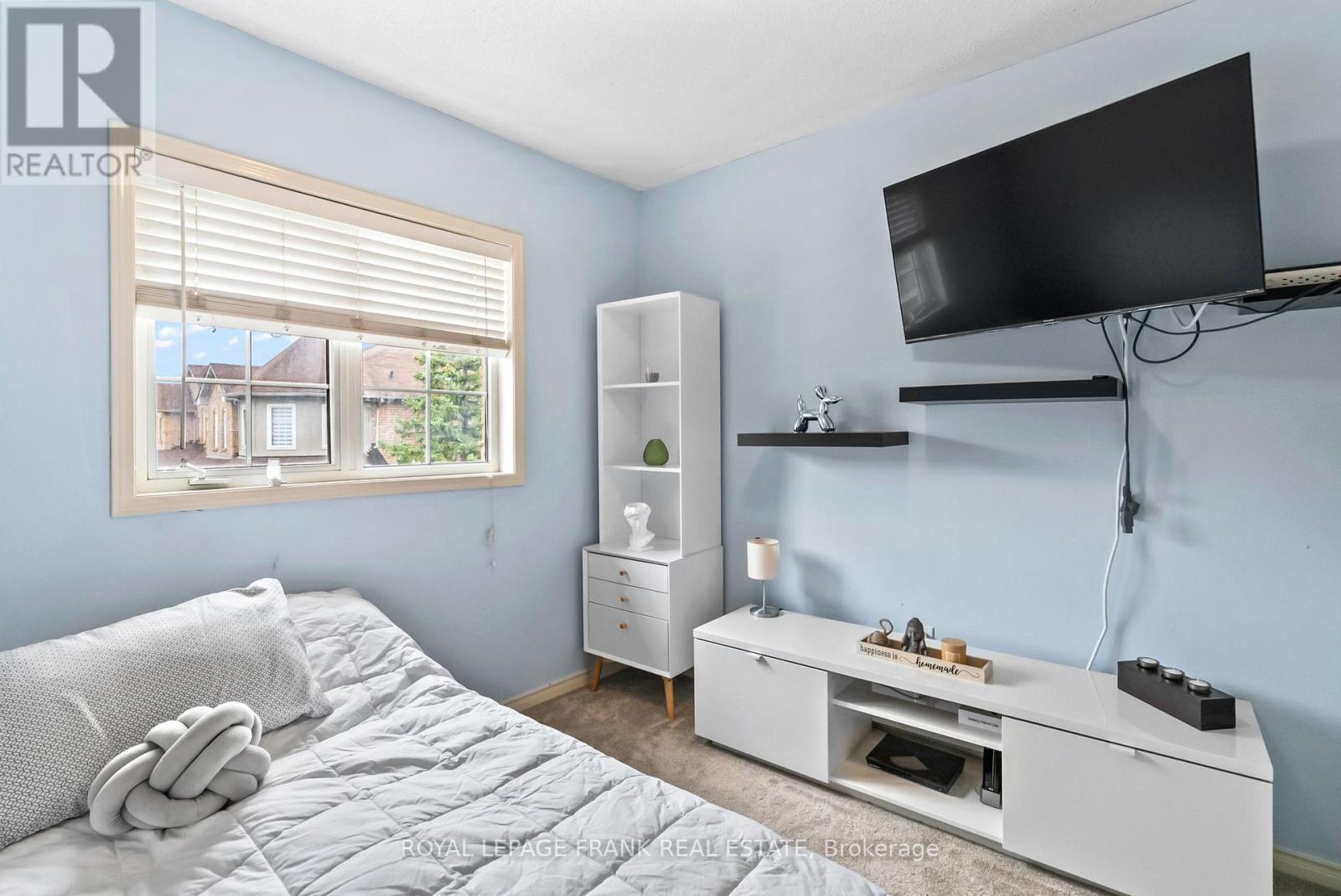 












24 INGOLD LANE

,
Ajax (Central),




Ontario
L1Z1K3

