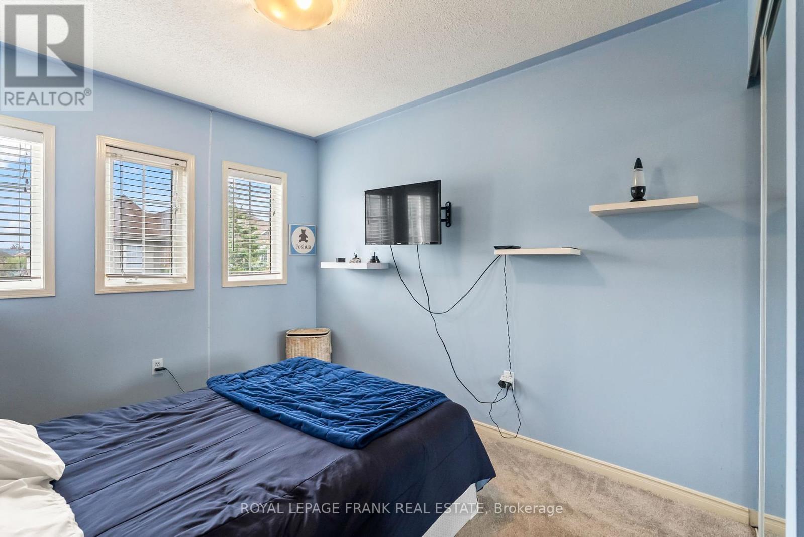 












24 INGOLD LANE

,
Ajax (Central),




Ontario
L1Z1K3

