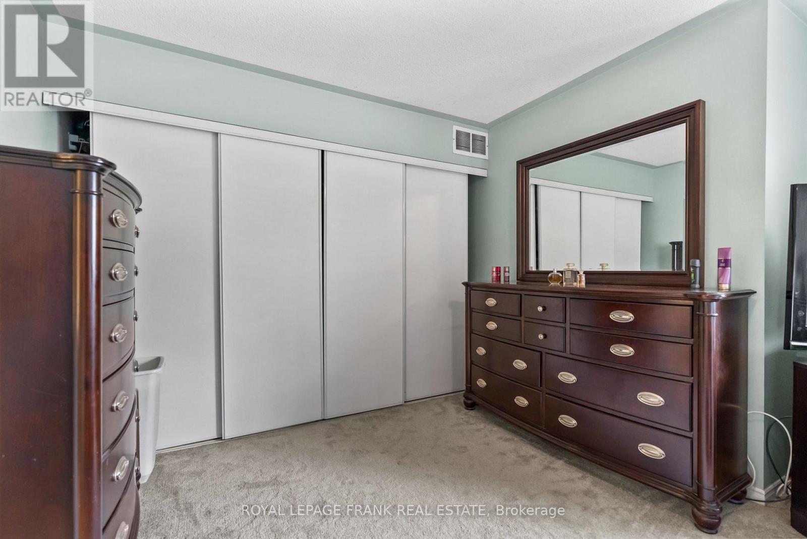 












24 INGOLD LANE

,
Ajax (Central),




Ontario
L1Z1K3

