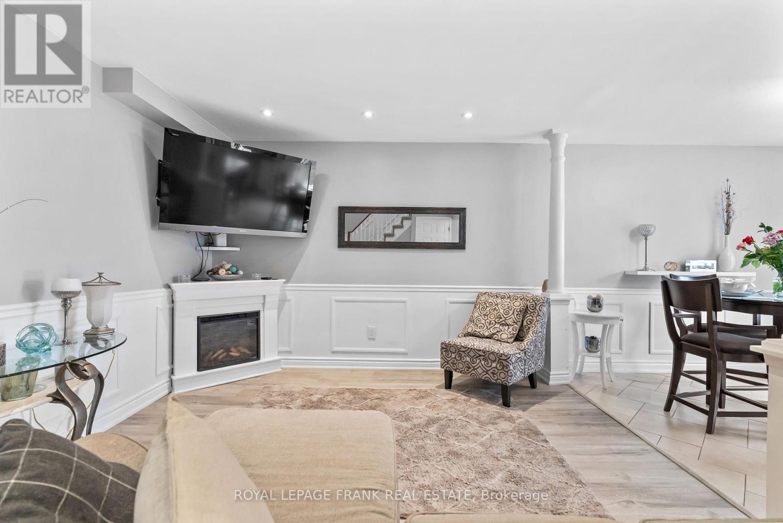












24 INGOLD LANE

,
Ajax (Central),




Ontario
L1Z1K3

