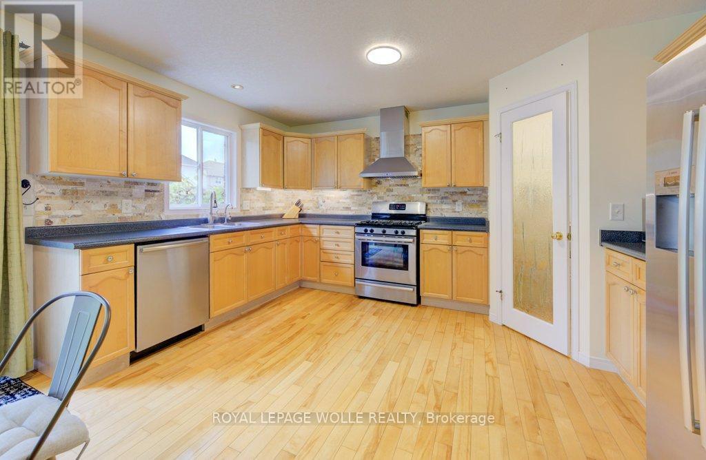 












704 SHEDIAC CRESCENT

,
Waterloo,




Ontario
N2K4H5

