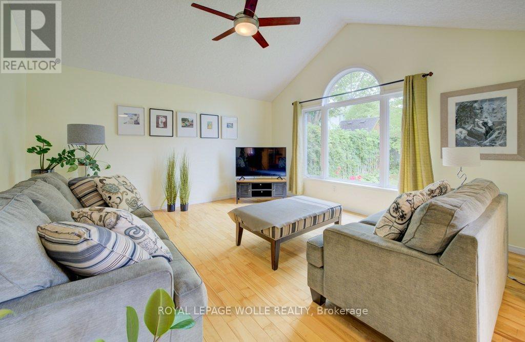 












704 SHEDIAC CRESCENT

,
Waterloo,




Ontario
N2K4H5

