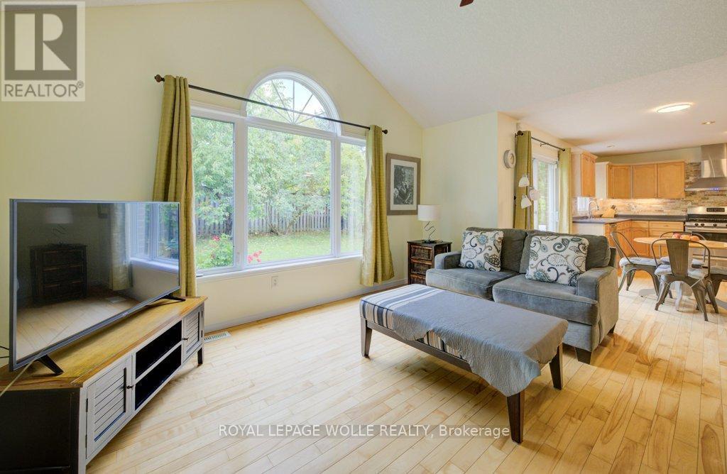 












704 SHEDIAC CRESCENT

,
Waterloo,




Ontario
N2K4H5

