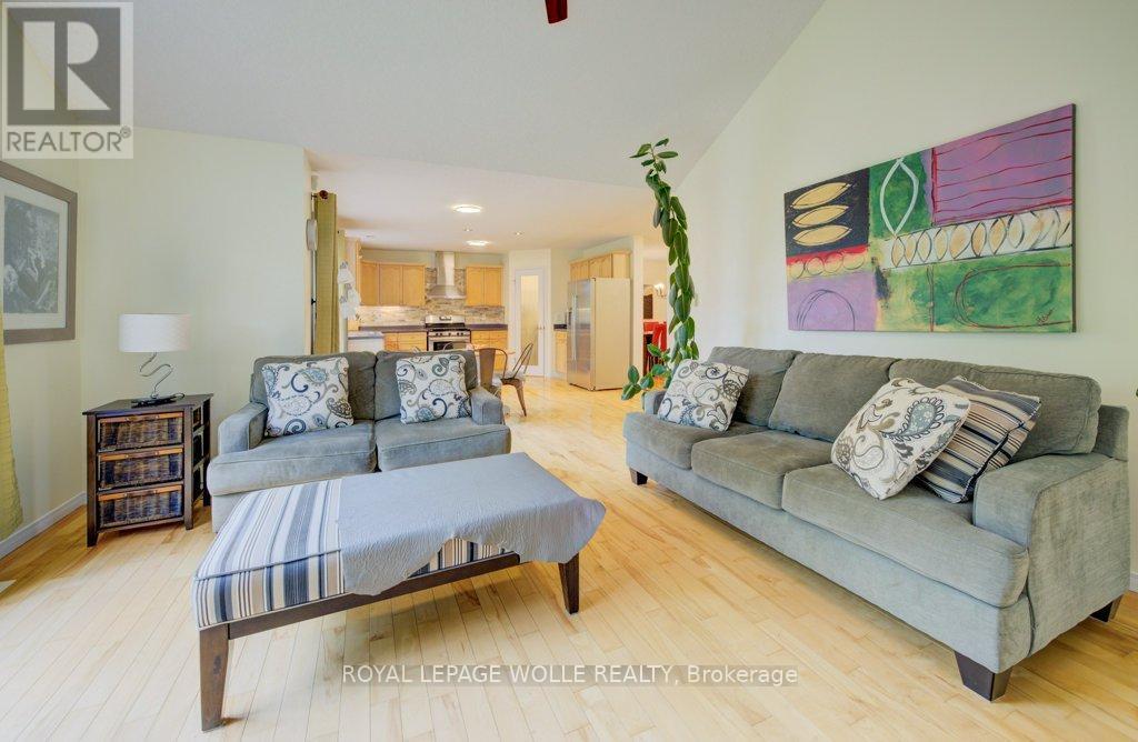 












704 SHEDIAC CRESCENT

,
Waterloo,




Ontario
N2K4H5

