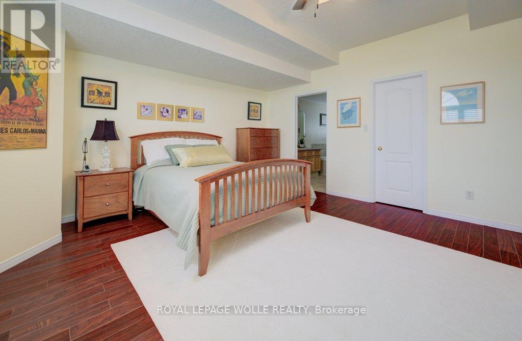 












704 SHEDIAC CRESCENT

,
Waterloo,




Ontario
N2K4H5

