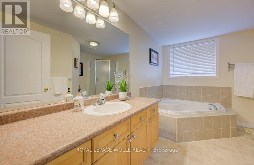 












704 SHEDIAC CRESCENT

,
Waterloo,




Ontario
N2K4H5

