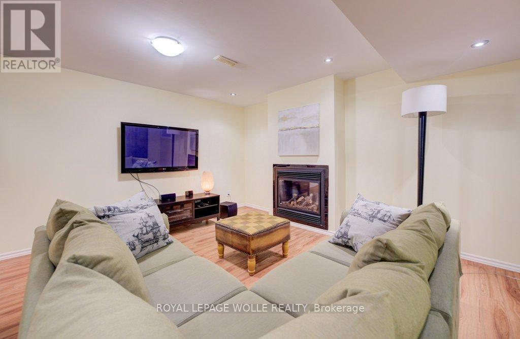 












704 SHEDIAC CRESCENT

,
Waterloo,




Ontario
N2K4H5

