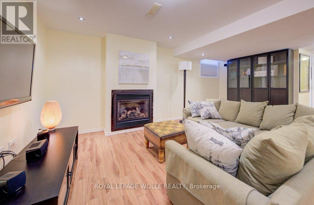 












704 SHEDIAC CRESCENT

,
Waterloo,




Ontario
N2K4H5

