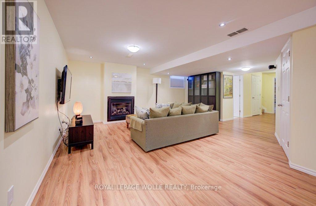 












704 SHEDIAC CRESCENT

,
Waterloo,




Ontario
N2K4H5

