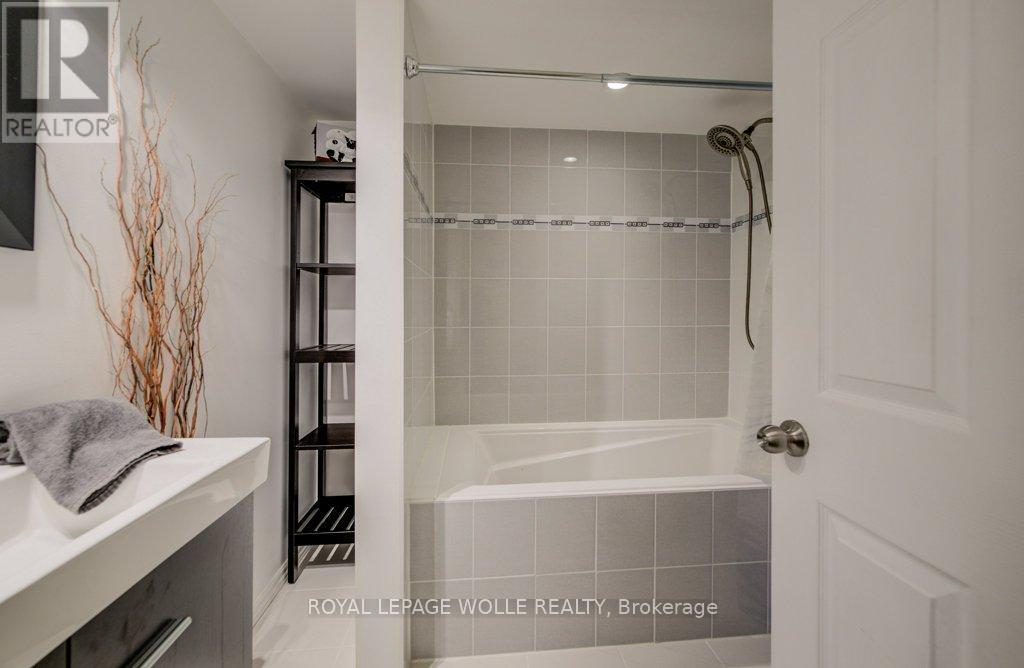 












704 SHEDIAC CRESCENT

,
Waterloo,




Ontario
N2K4H5

