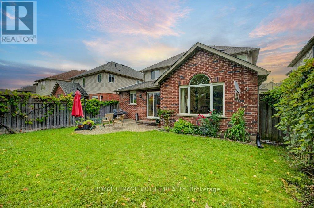 












704 SHEDIAC CRESCENT

,
Waterloo,




Ontario
N2K4H5


