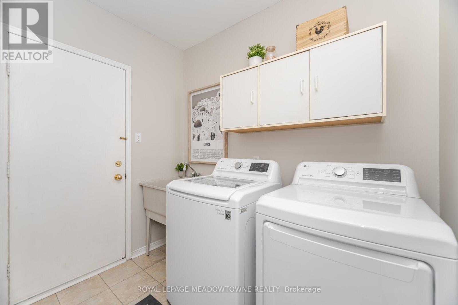 












33 HARROP AVENUE

,
Halton Hills,




Ontario
L7G5R4

