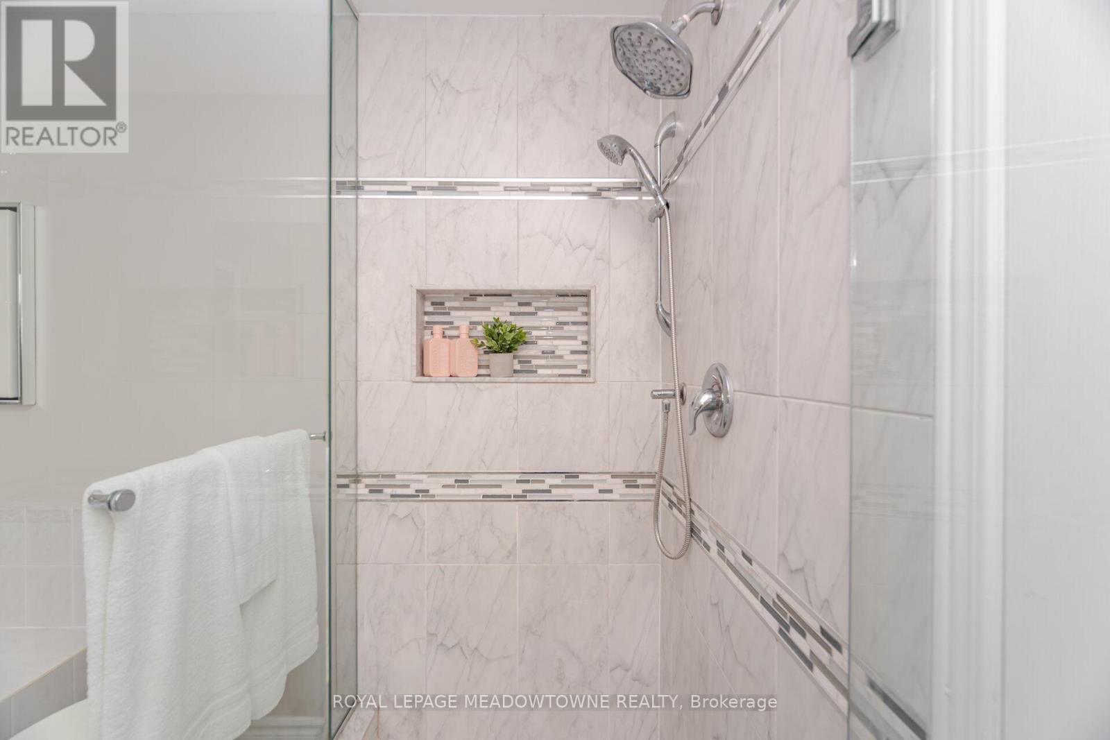 












33 HARROP AVENUE

,
Halton Hills,




Ontario
L7G5R4

