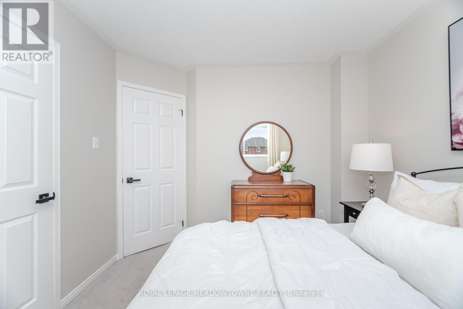 












33 HARROP AVENUE

,
Halton Hills,




Ontario
L7G5R4

