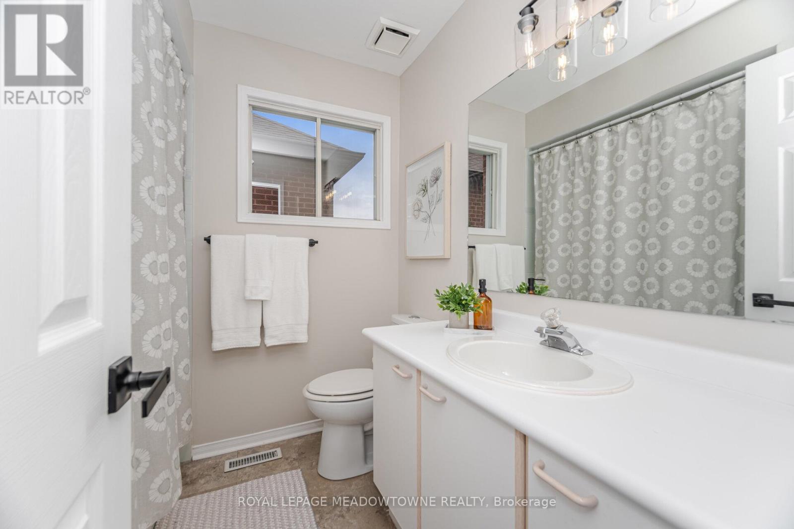 












33 HARROP AVENUE

,
Halton Hills,




Ontario
L7G5R4

