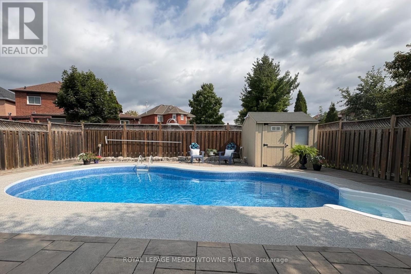 












33 HARROP AVENUE

,
Halton Hills,




Ontario
L7G5R4

