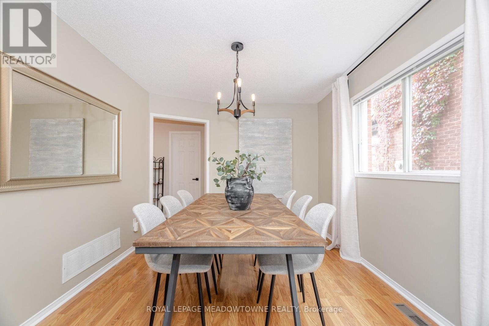 












33 HARROP AVENUE

,
Halton Hills,




Ontario
L7G5R4

