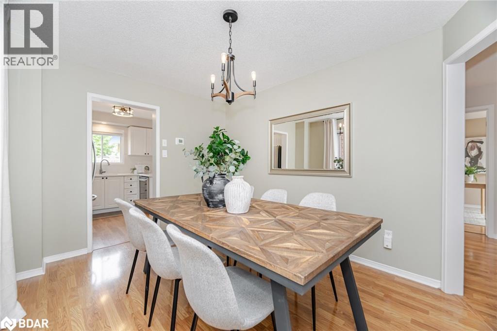 












33 HARROP Avenue

,
Georgetown,




Ontario
L7G5R4

