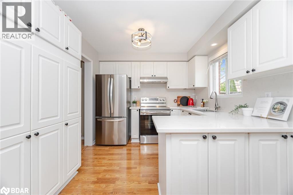 












33 HARROP Avenue

,
Georgetown,




Ontario
L7G5R4

