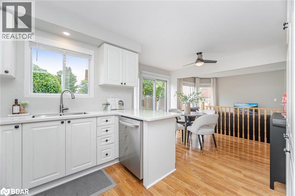 












33 HARROP Avenue

,
Georgetown,




Ontario
L7G5R4

