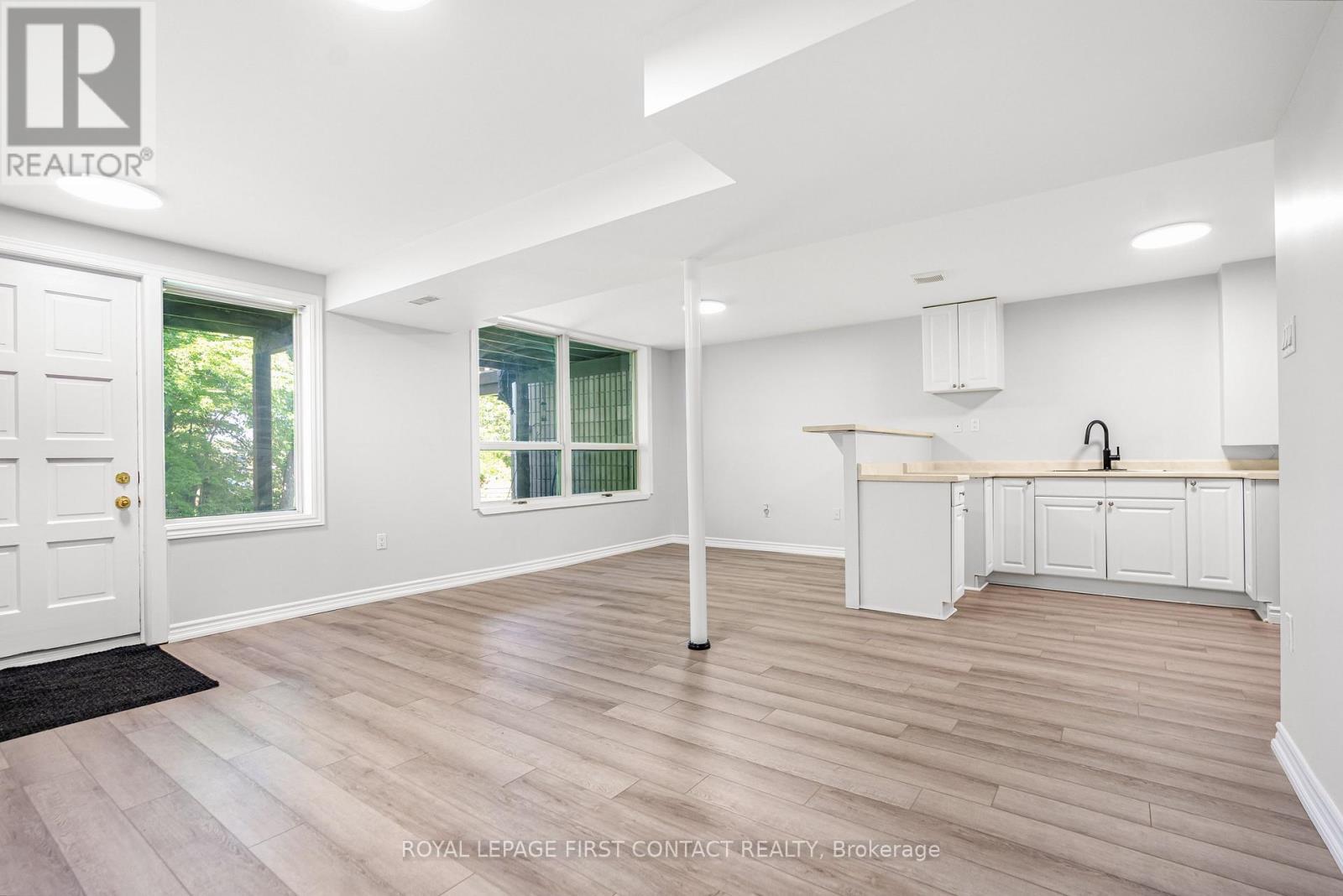 












14&16 PEEL STREET

,
Barrie,




Ontario
L4M3K8

