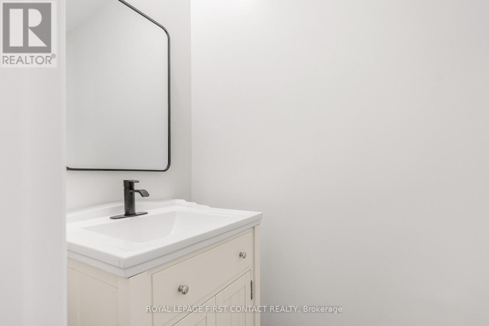 












14&16 PEEL STREET

,
Barrie,




Ontario
L4M3K8

