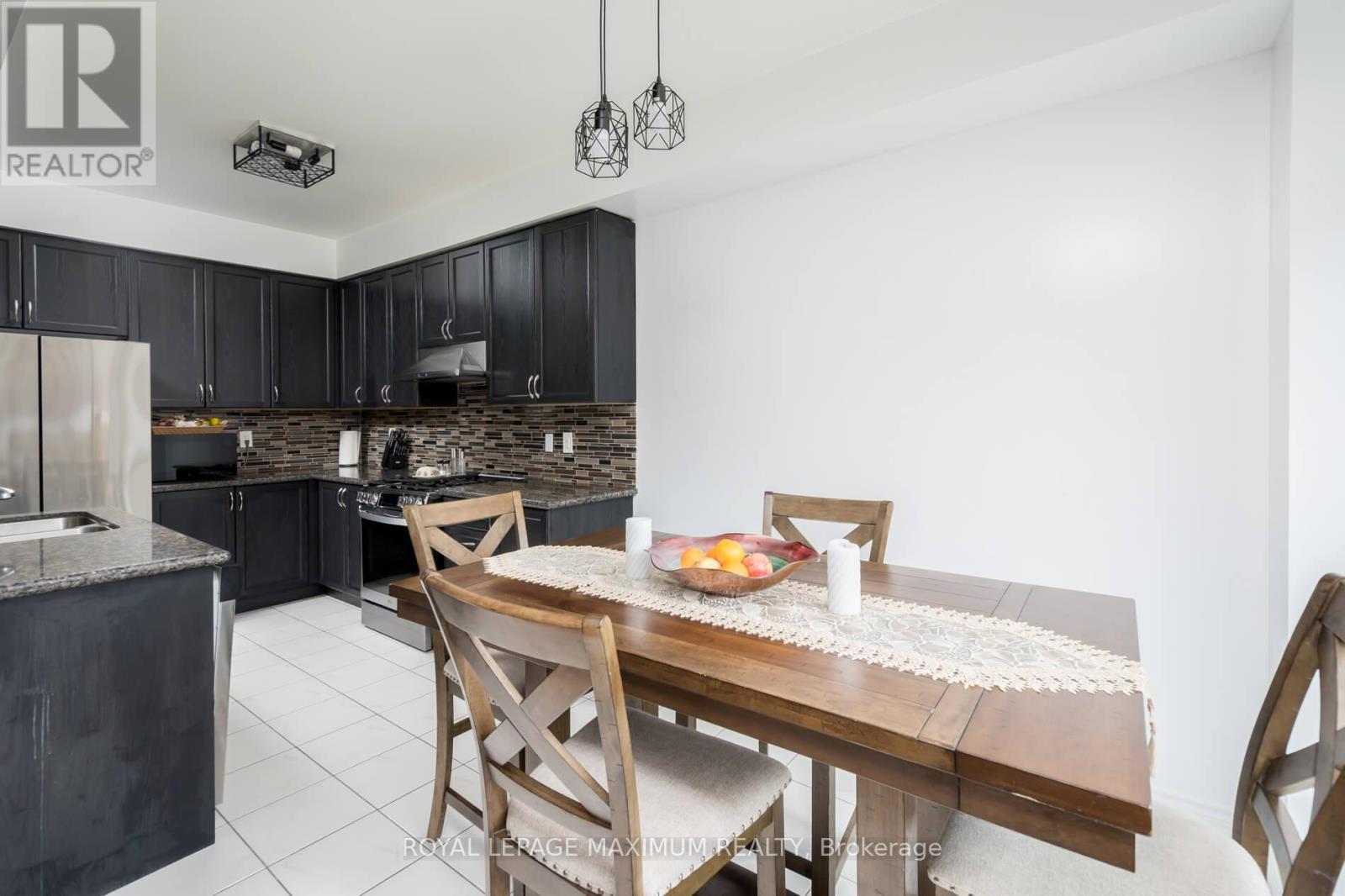 












1518 FARROW CRESCENT

,
Innisfil,




Ontario
L9S0L6


