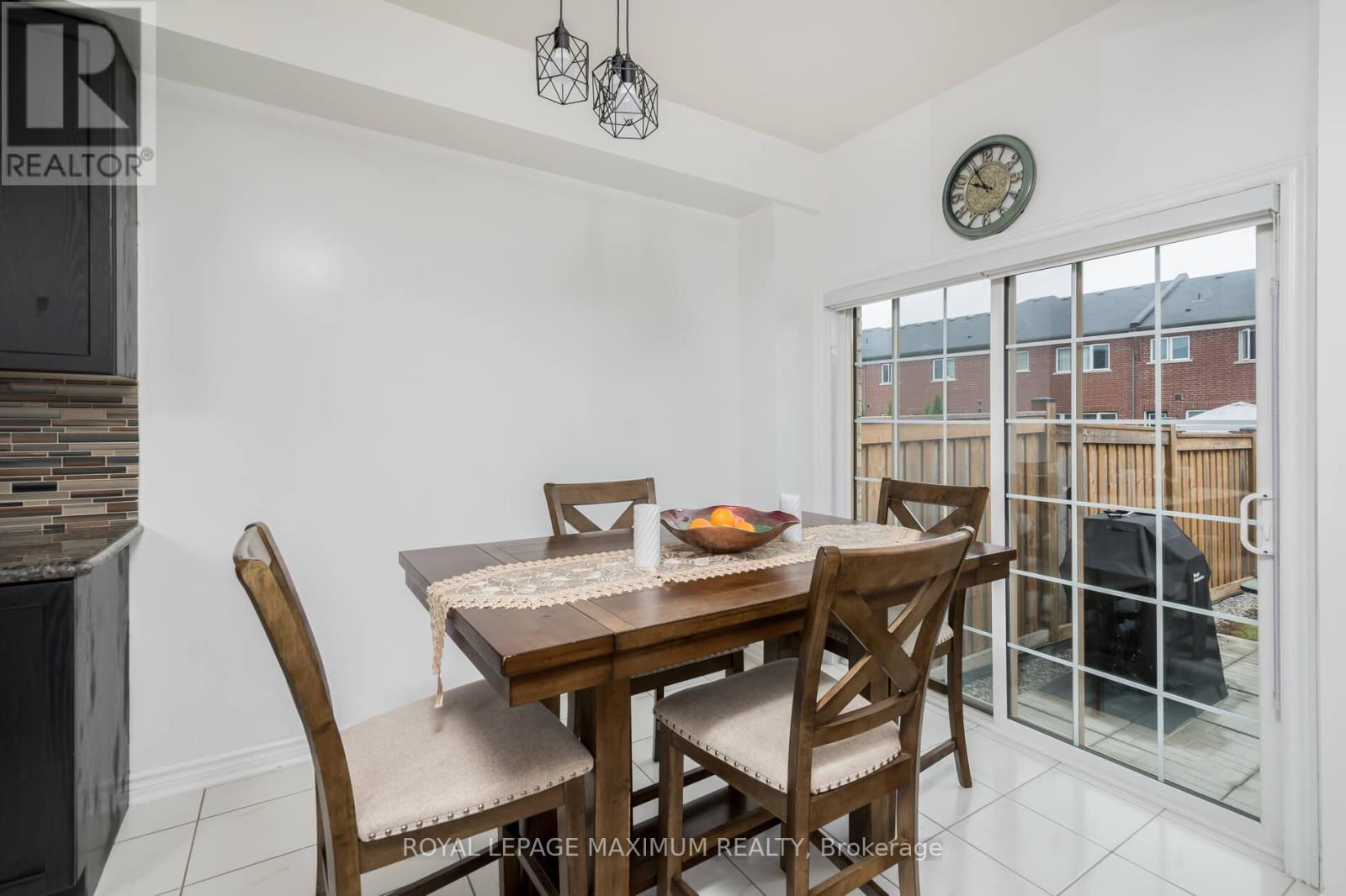 












1518 FARROW CRESCENT

,
Innisfil,




Ontario
L9S0L6

