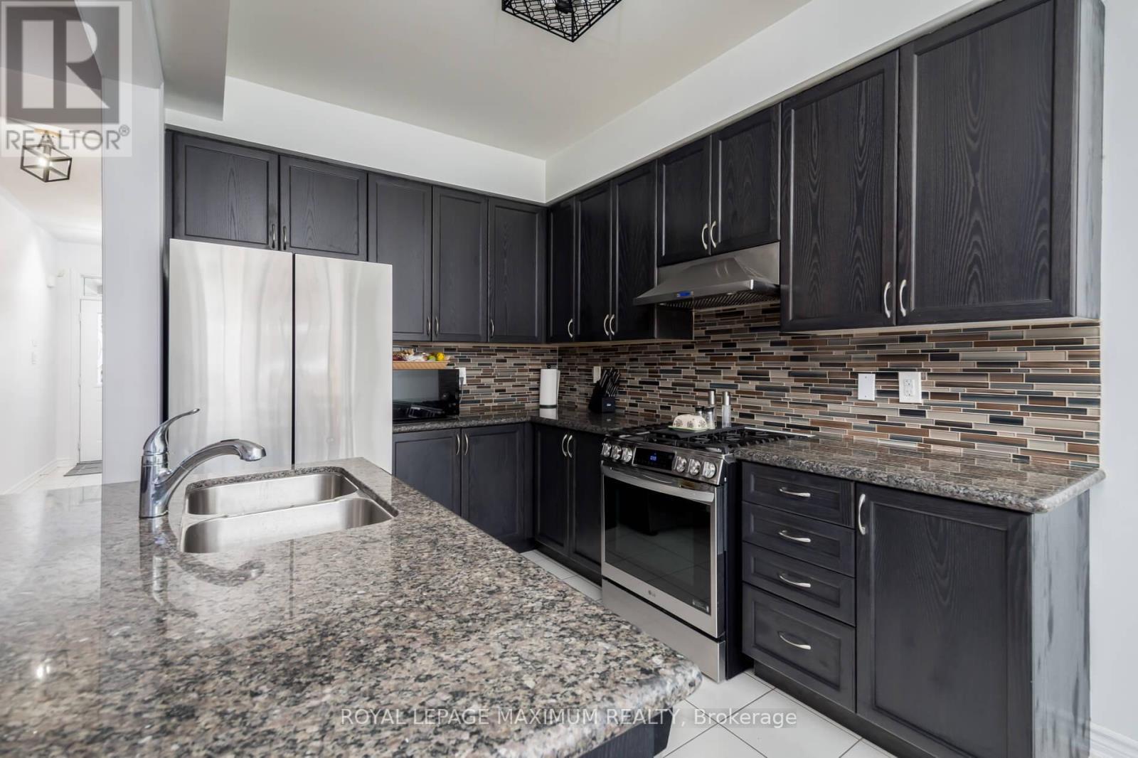 












1518 FARROW CRESCENT

,
Innisfil,




Ontario
L9S0L6

