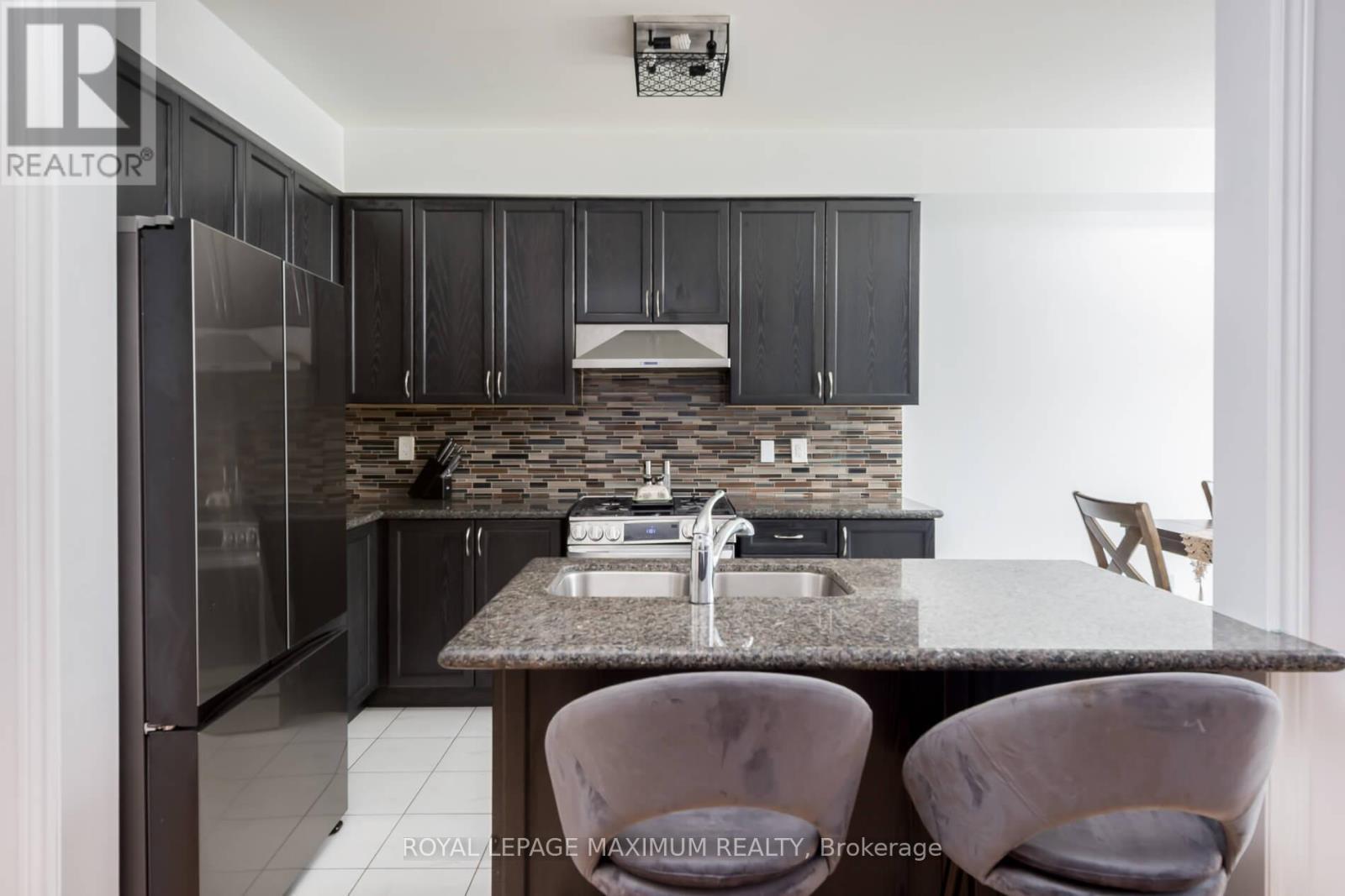 












1518 FARROW CRESCENT

,
Innisfil,




Ontario
L9S0L6

