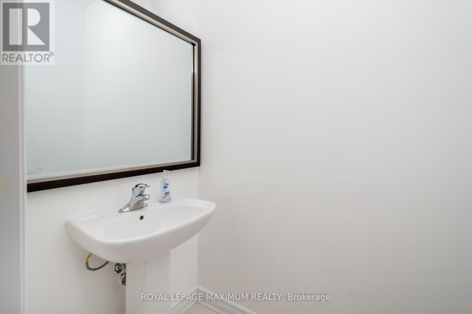 












1518 FARROW CRESCENT

,
Innisfil,




Ontario
L9S0L6

