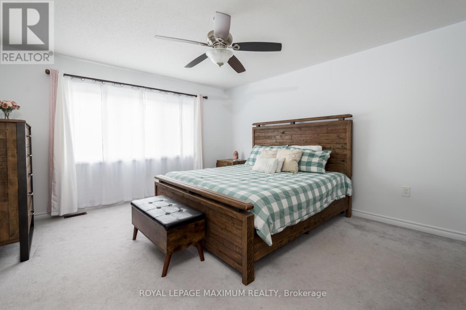 












1518 FARROW CRESCENT

,
Innisfil,




Ontario
L9S0L6

