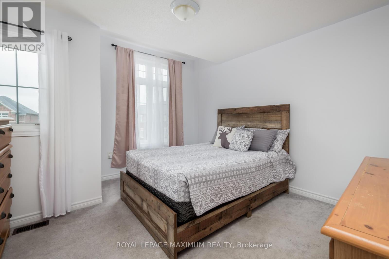 












1518 FARROW CRESCENT

,
Innisfil,




Ontario
L9S0L6

